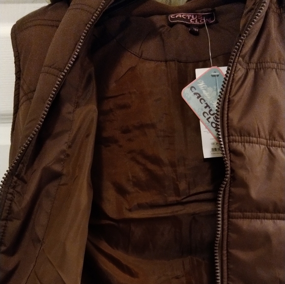 Cactus Clone puffer vest - NWT - Picture 8 of 10